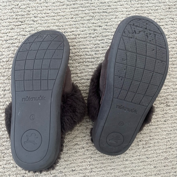Genuine size 9 nuknuuk slippers - Picture 6 of 6